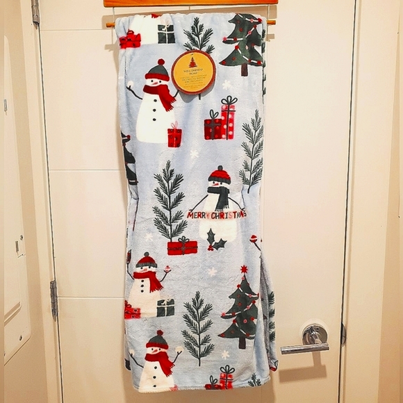 NEW Blue Snowman Merry Christmas Soft Plush Oversized Decorative Throw Blanket - Picture 2 of 8